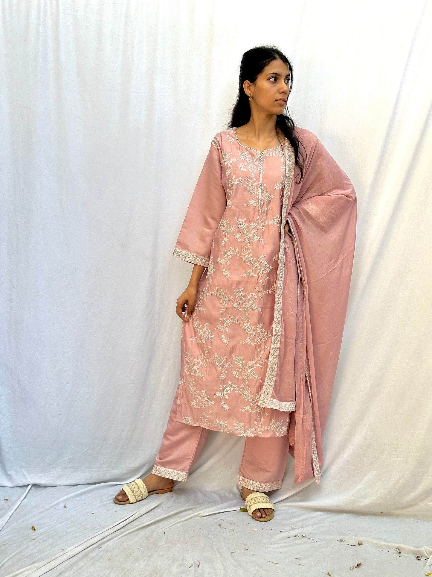 MAUVE WHITE THREAD WORK KURTA SET BESU INDIA