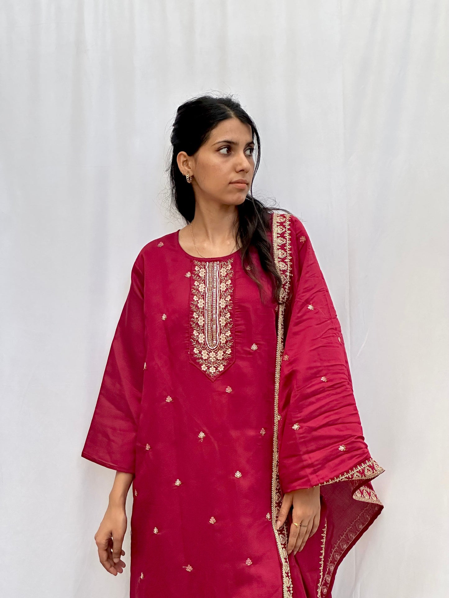 RED EMBROIDERED KURTA SET BESU INDIA