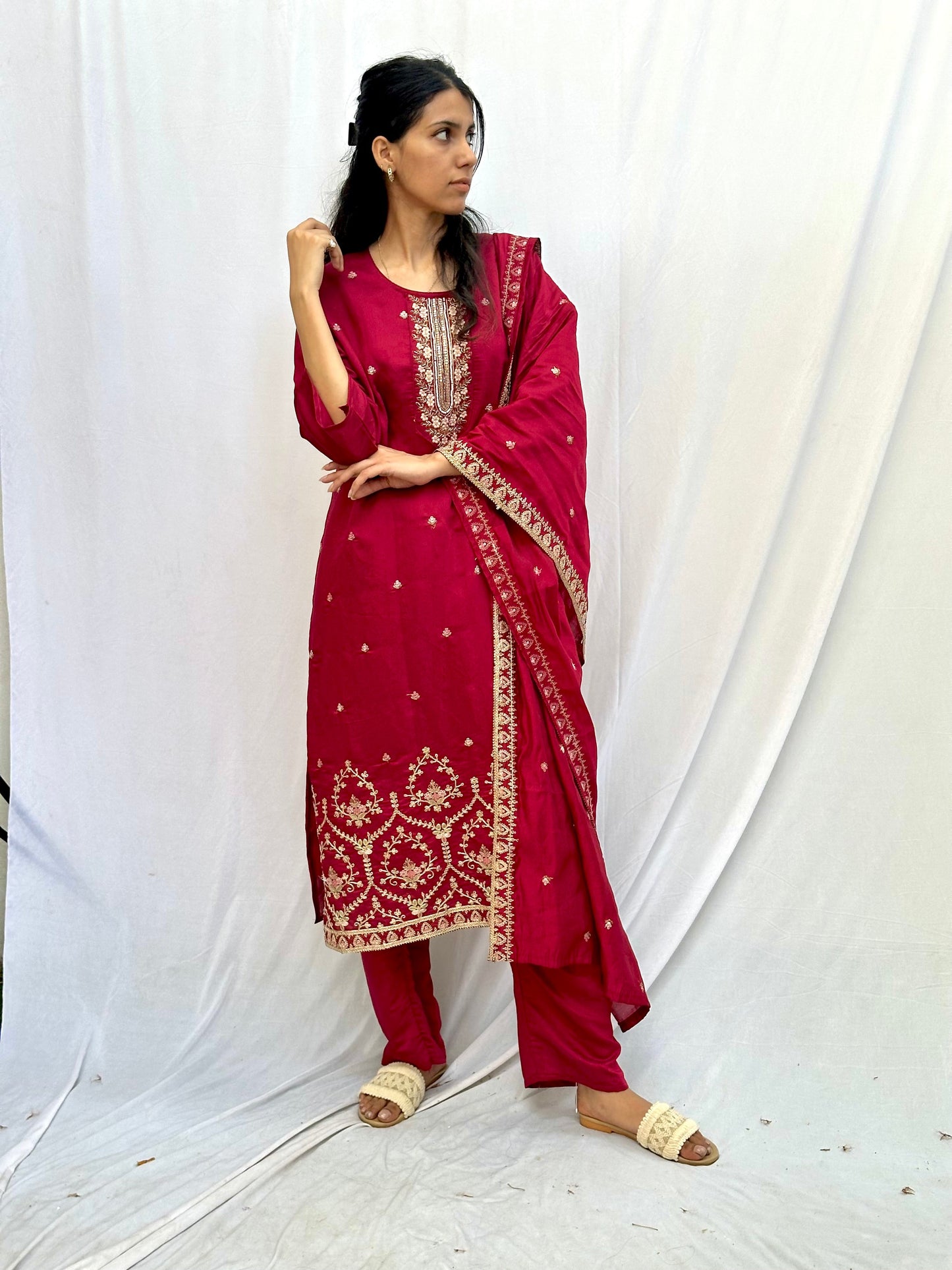 RED EMBROIDERED KURTA SET BESU INDIA