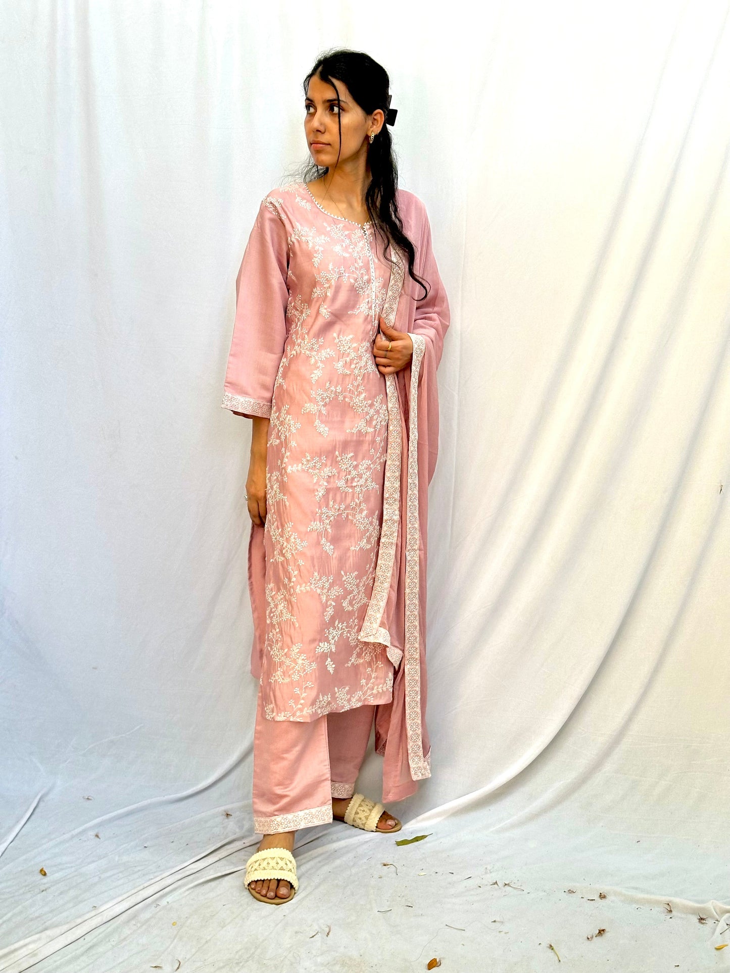 MAUVE WHITE THREAD WORK KURTA SET BESU INDIA