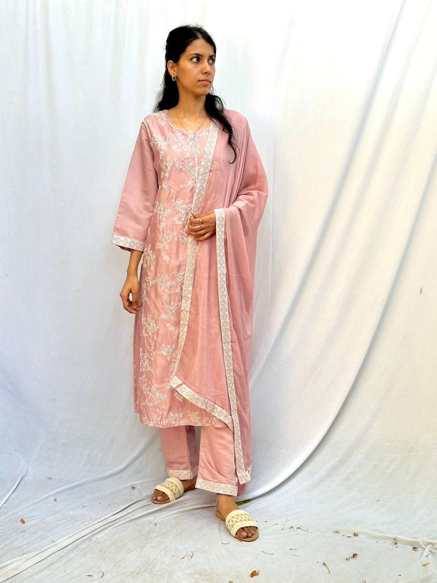 MAUVE WHITE THREAD WORK KURTA SET BESU INDIA