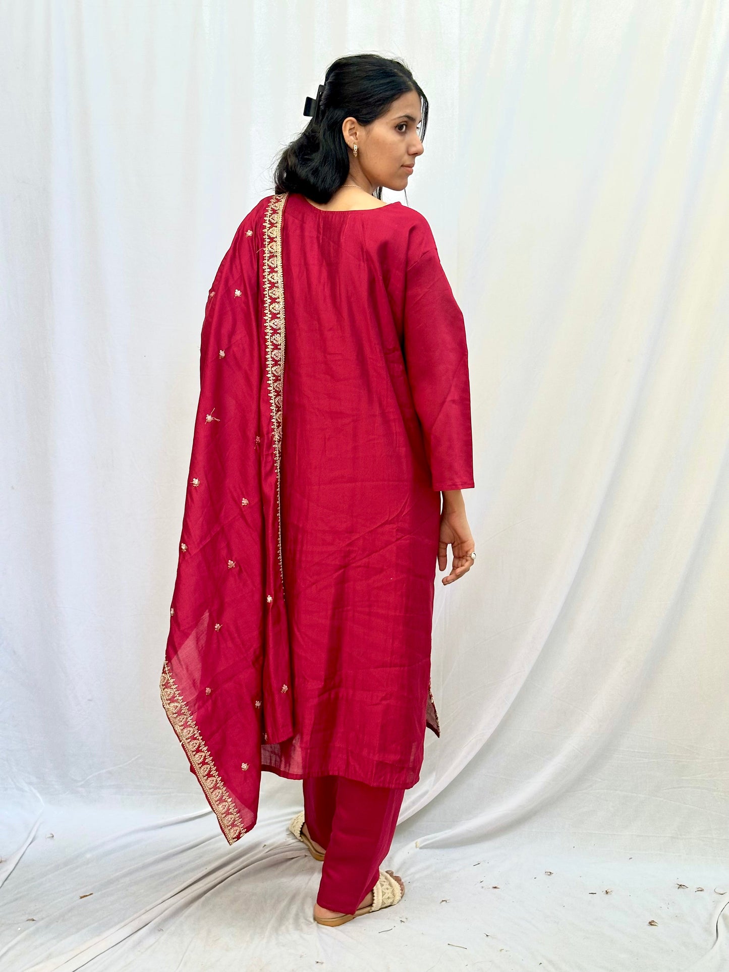 RED EMBROIDERED KURTA SET BESU INDIA