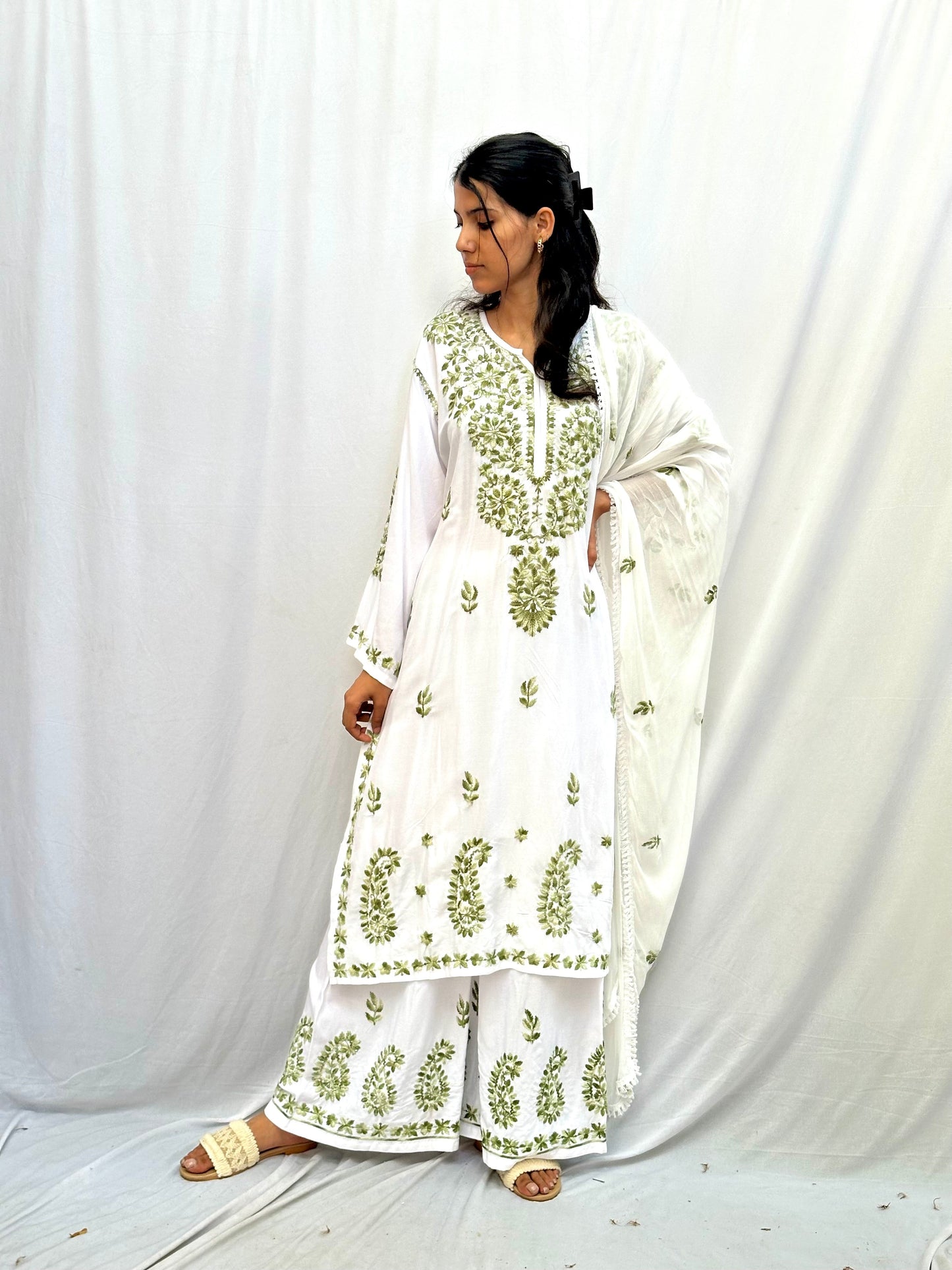 WHITE AND GREEN CHIKANKARI FULL SET BESU INDIA