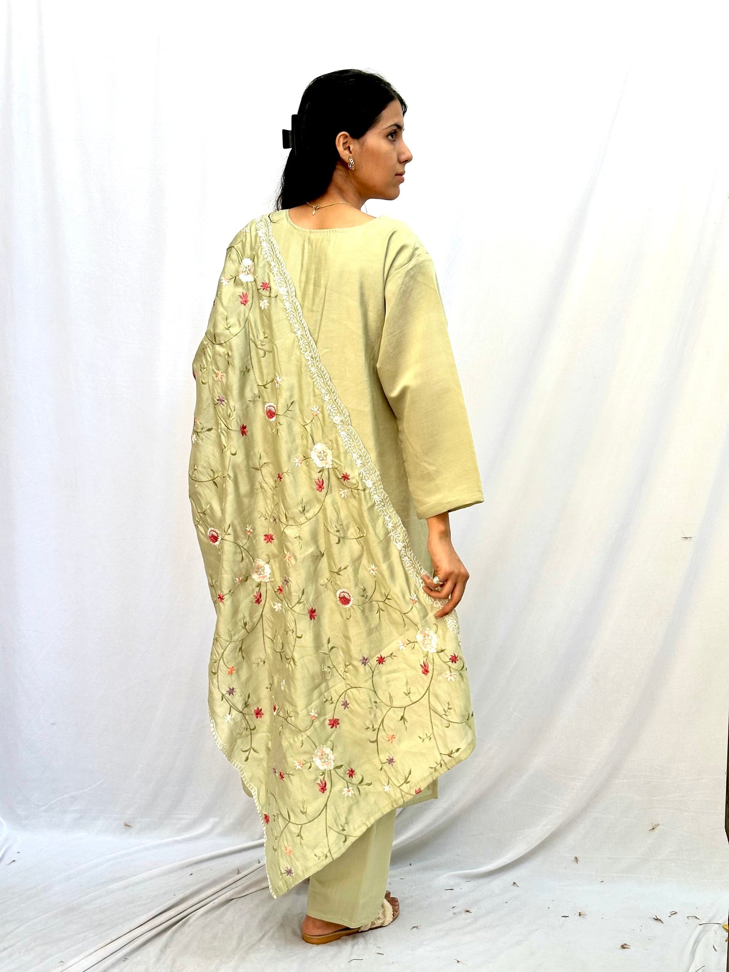 OLIVE GREEN COLOURFUL EMBROIDERED KURTA SET BESU INDIA