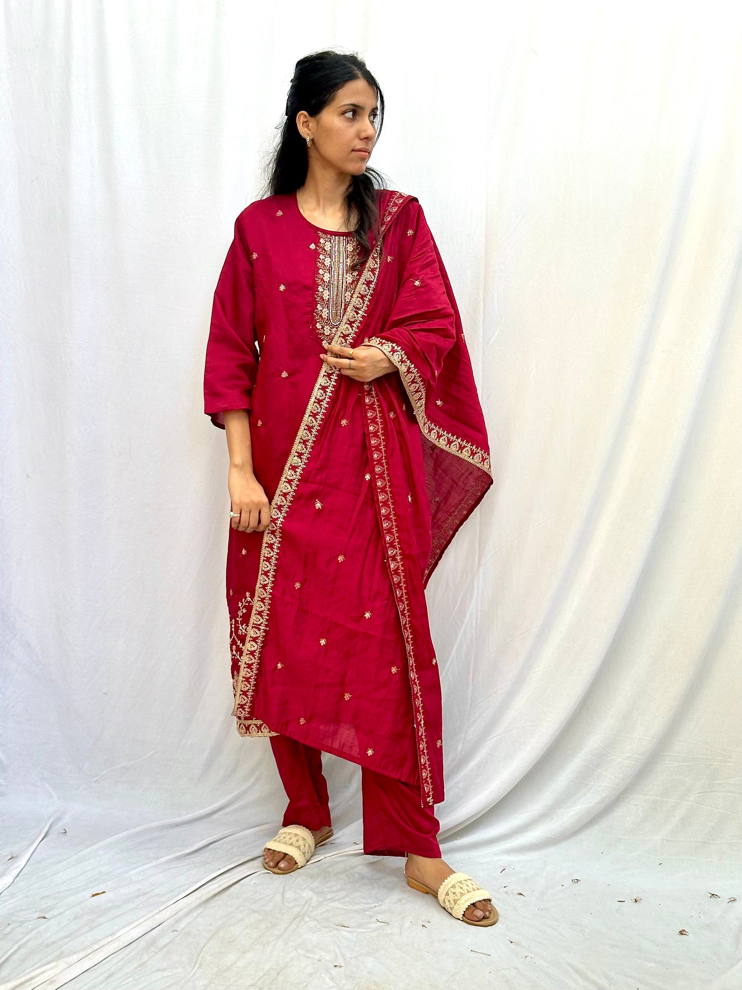 RED EMBROIDERED KURTA SET BESU INDIA