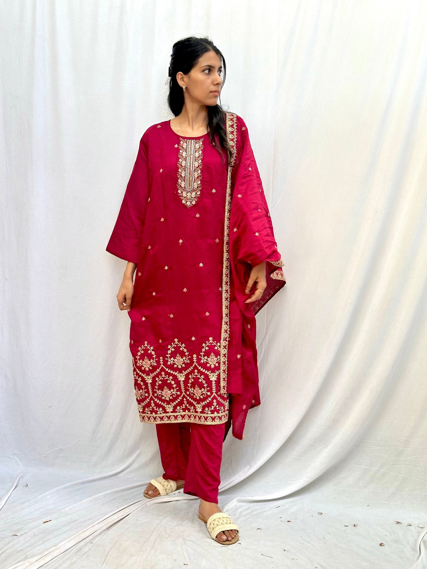 RED EMBROIDERED KURTA SET BESU INDIA