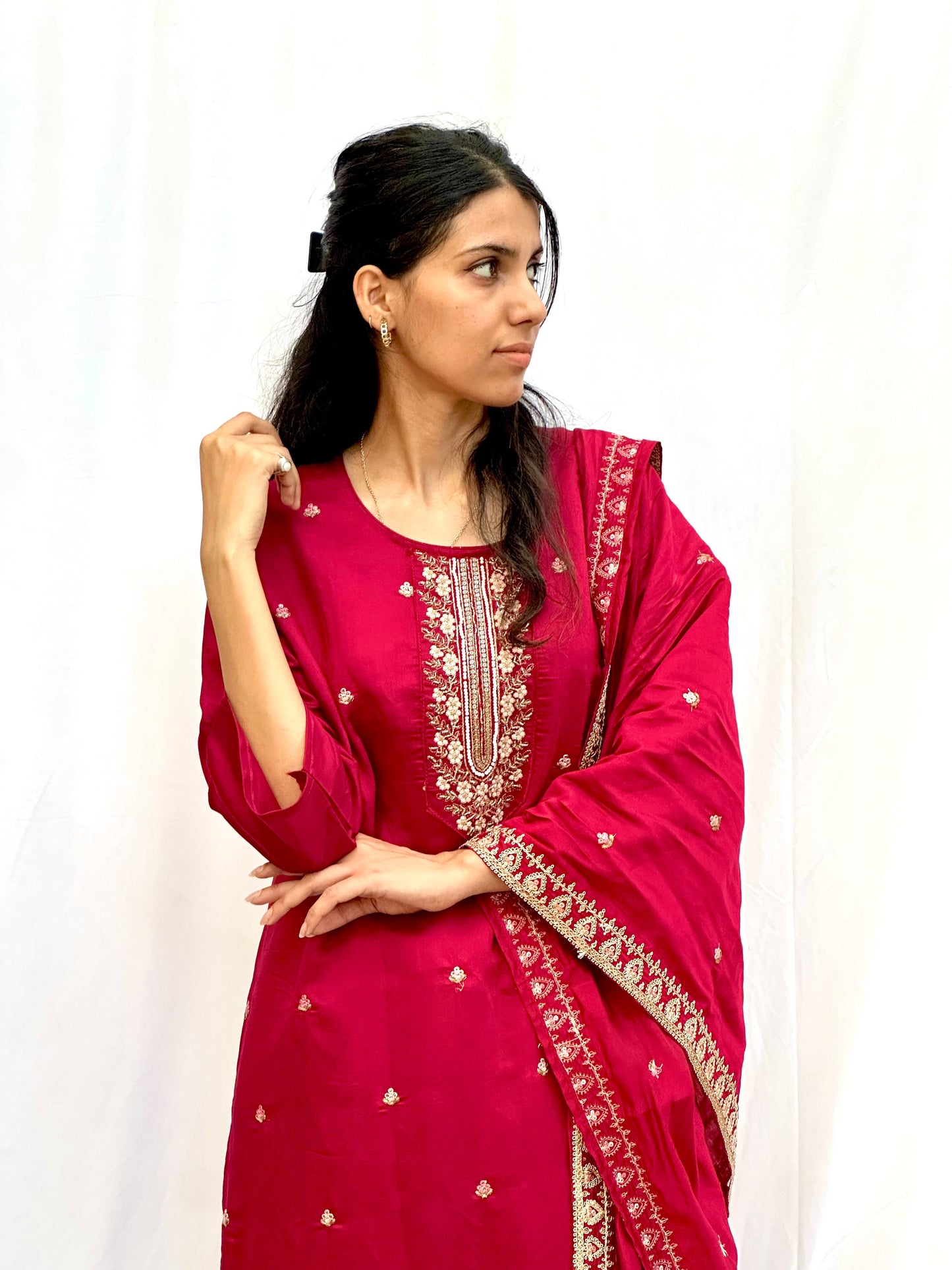RED EMBROIDERED KURTA SET BESU INDIA