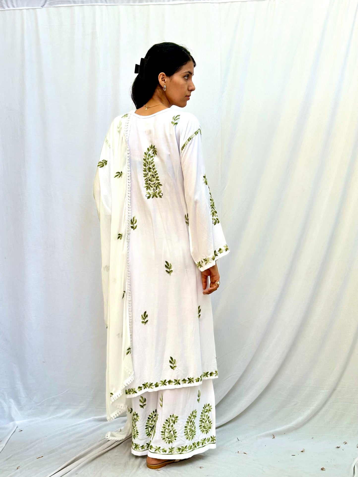 WHITE AND GREEN CHIKANKARI FULL SET BESU INDIA
