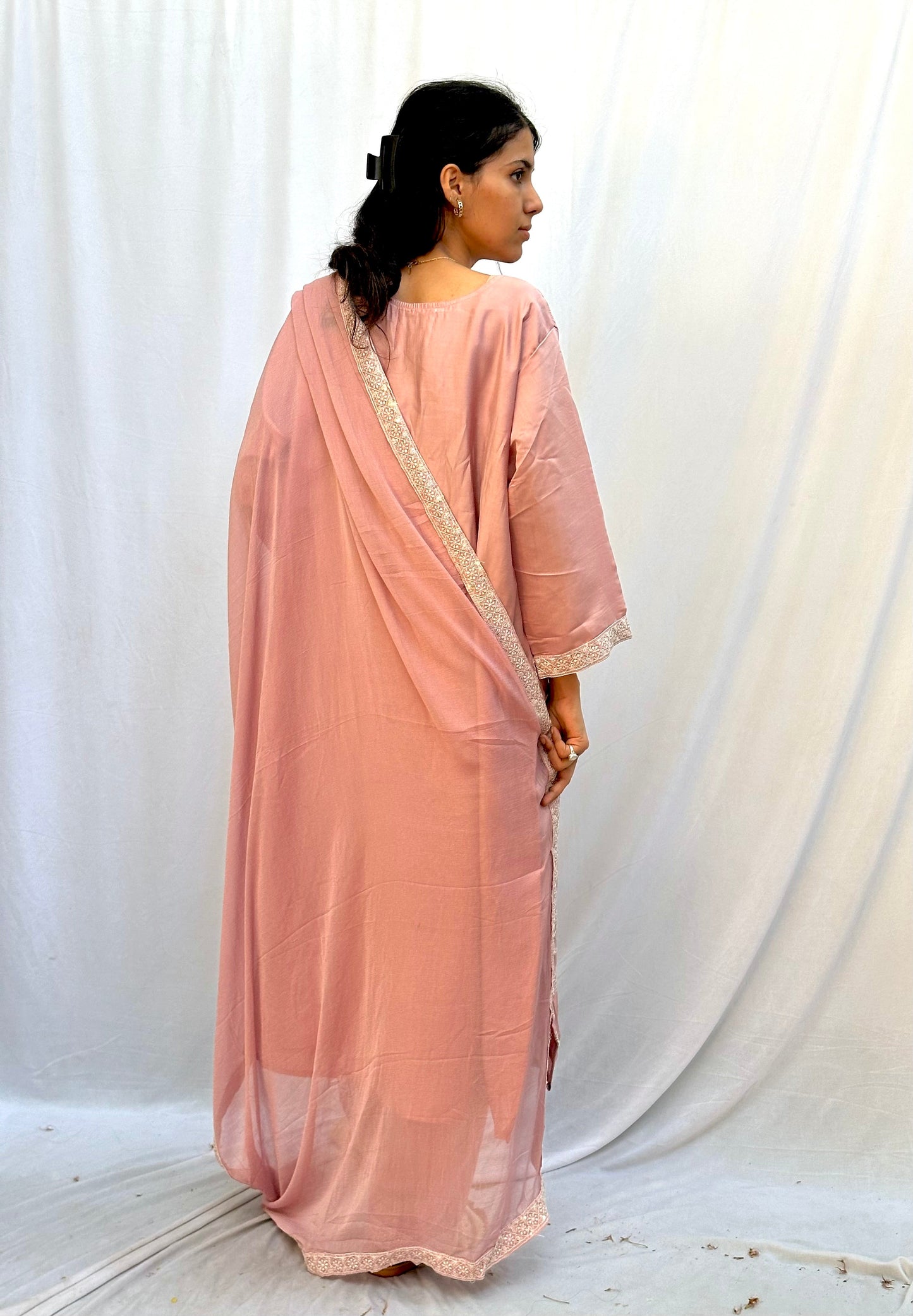 MAUVE WHITE THREAD WORK KURTA SET BESU INDIA