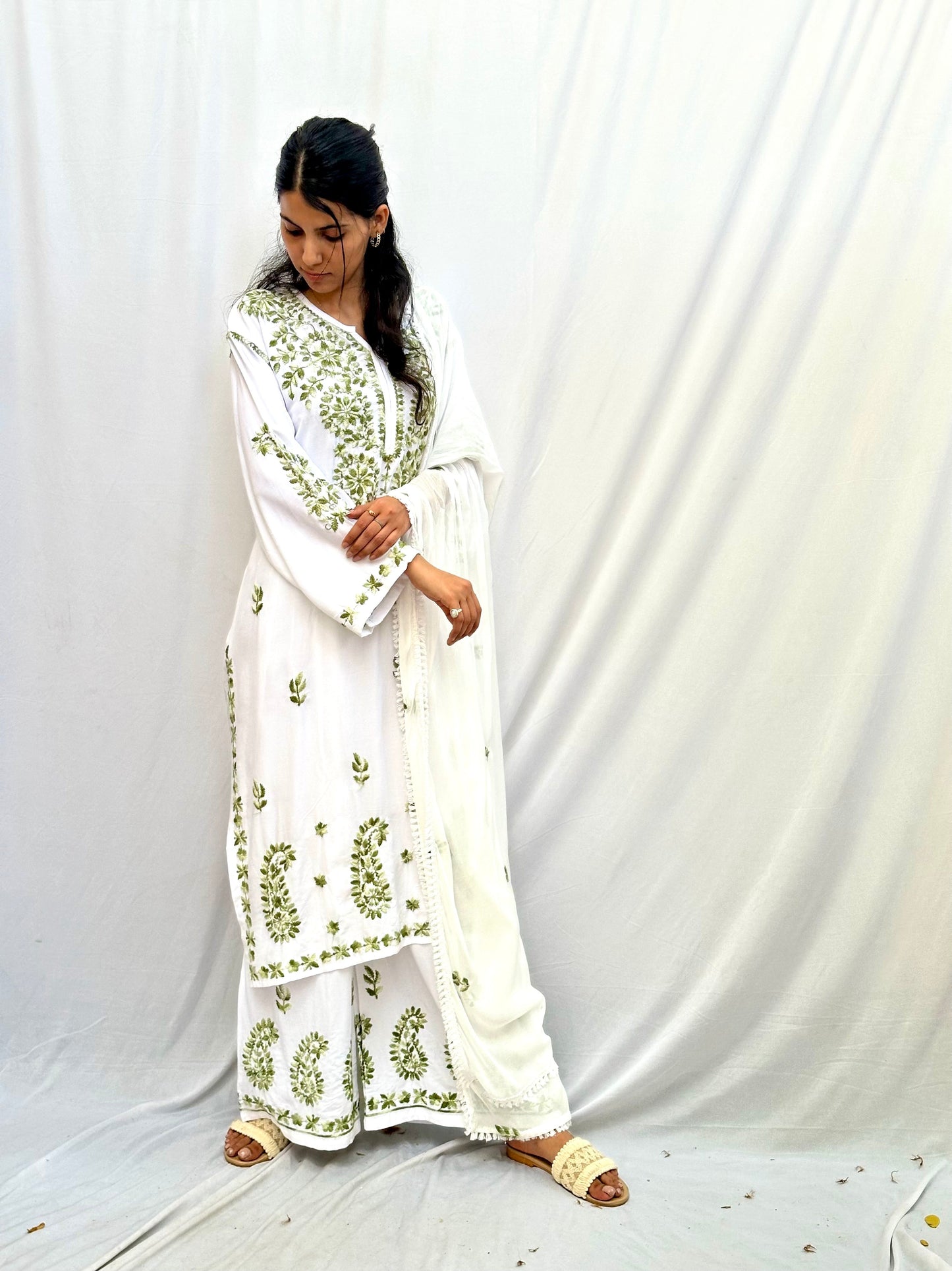 WHITE AND GREEN CHIKANKARI FULL SET BESU INDIA