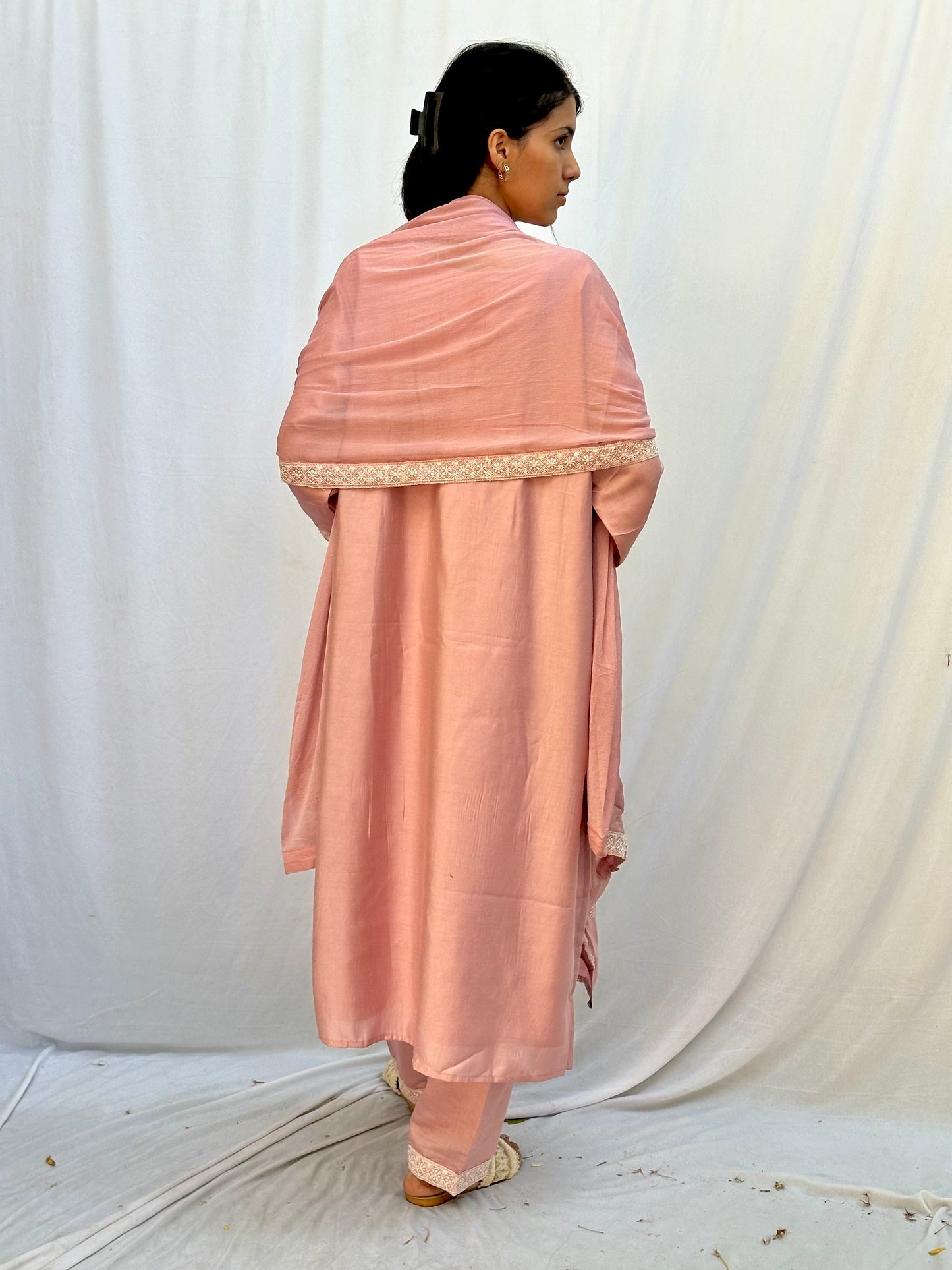 MAUVE WHITE THREAD WORK KURTA SET BESU INDIA