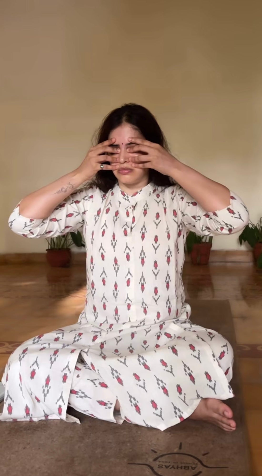 ACTOR SHRUTI PRAKASH IN OUR IKKAT PRINT COTTON KURTA SET BESU INDIA