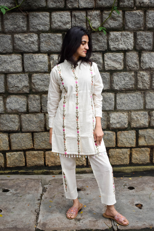 OFF WHITE COTTON KURTA SET WITH THREAD EMBROIDERY BESU INDIA