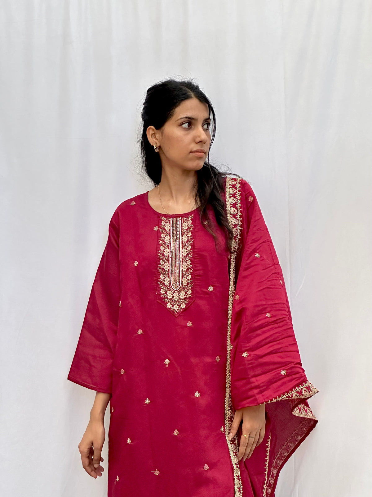 RED EMBROIDERED KURTA SET BESU INDIA