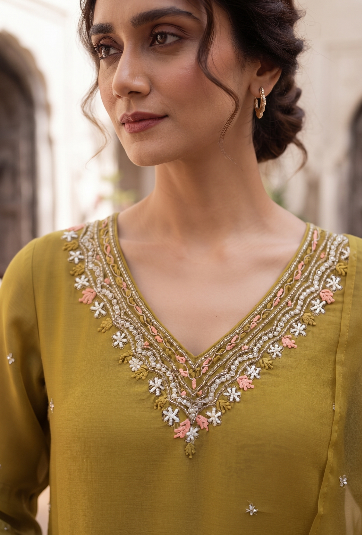 OLIVE FLORAL EMBROIDERED V-NECK KURTA SET BESU INDIA