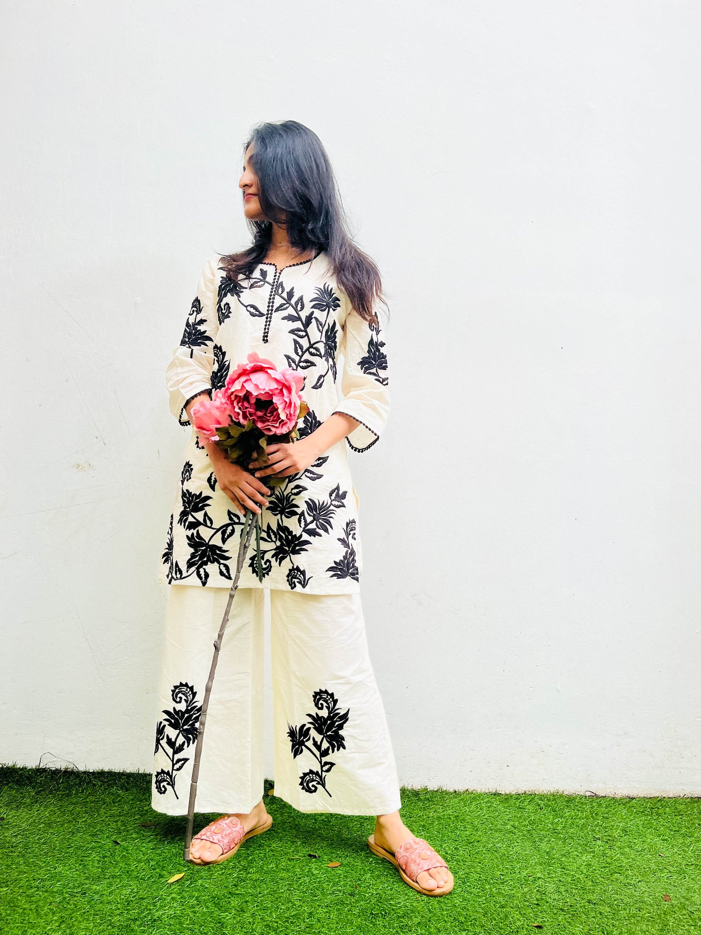 THREAD EMBROIDERED BLACK AND WHITE COTTON KURTA SET BESU INDIA