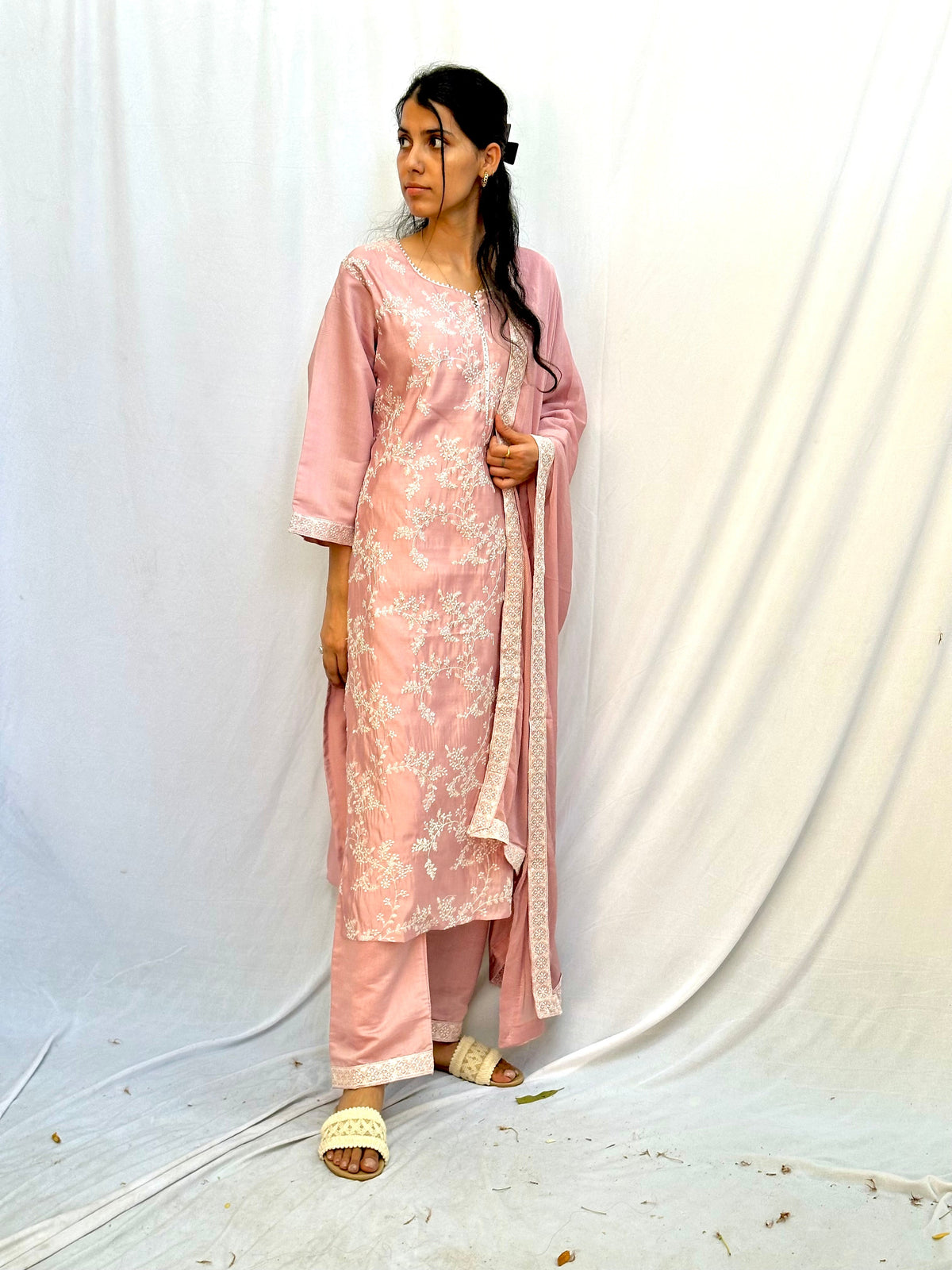 MAUVE WHITE THREAD WORK KURTA SET BESU INDIA