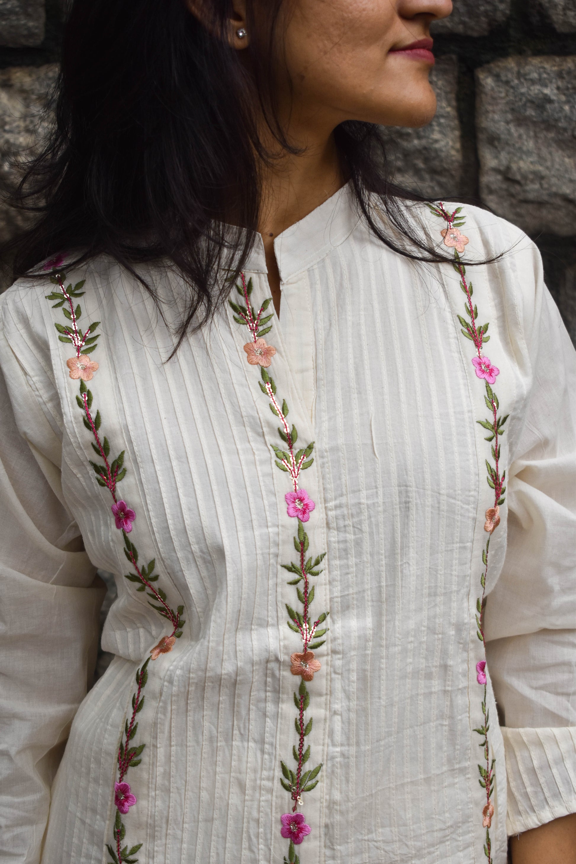 OFF WHITE COTTON KURTA SET WITH THREAD EMBROIDERY BESU INDIA