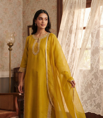 KEYHOLE NECK KURTA SET BESU INDIA