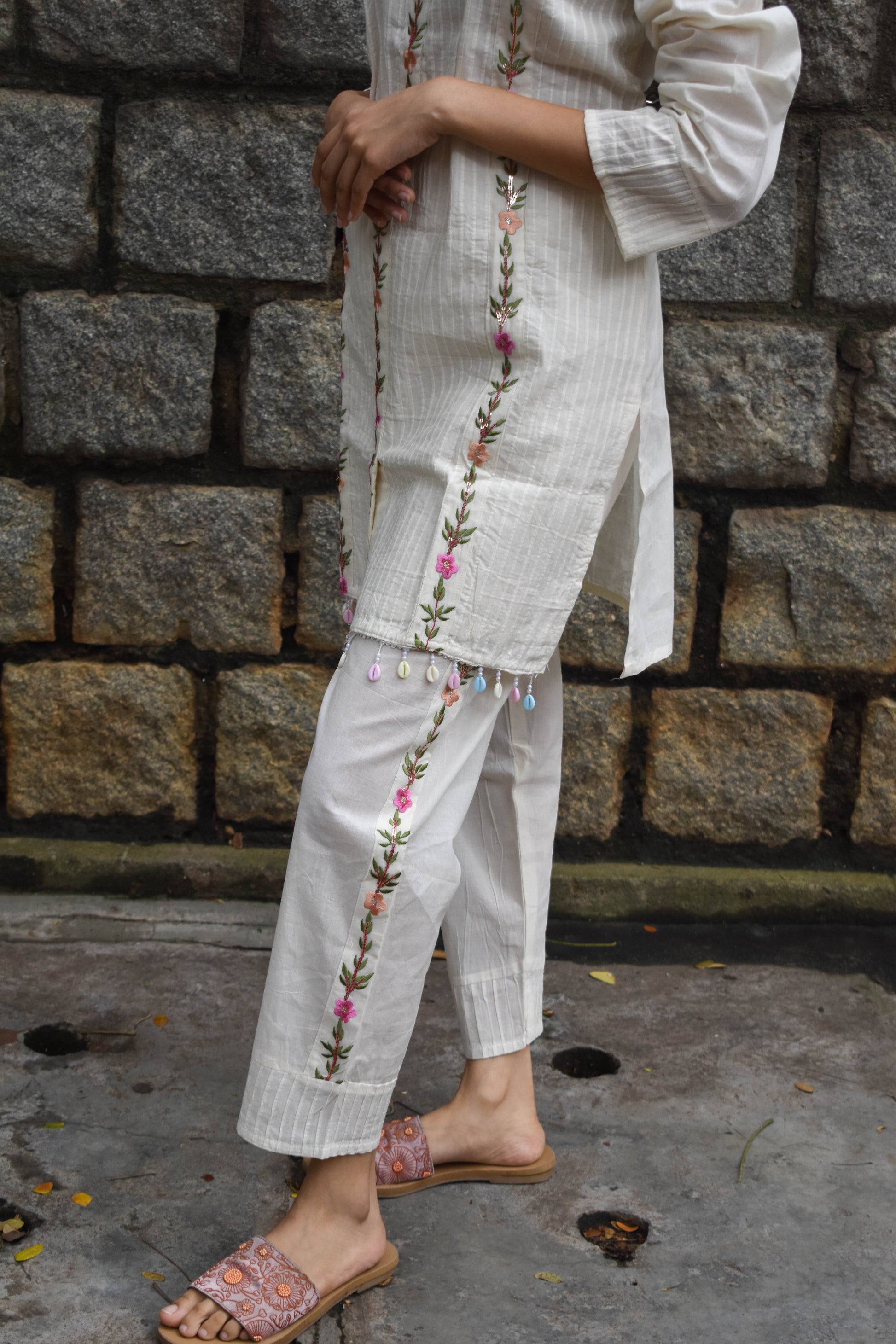 OFF WHITE COTTON KURTA SET WITH THREAD EMBROIDERY BESU INDIA