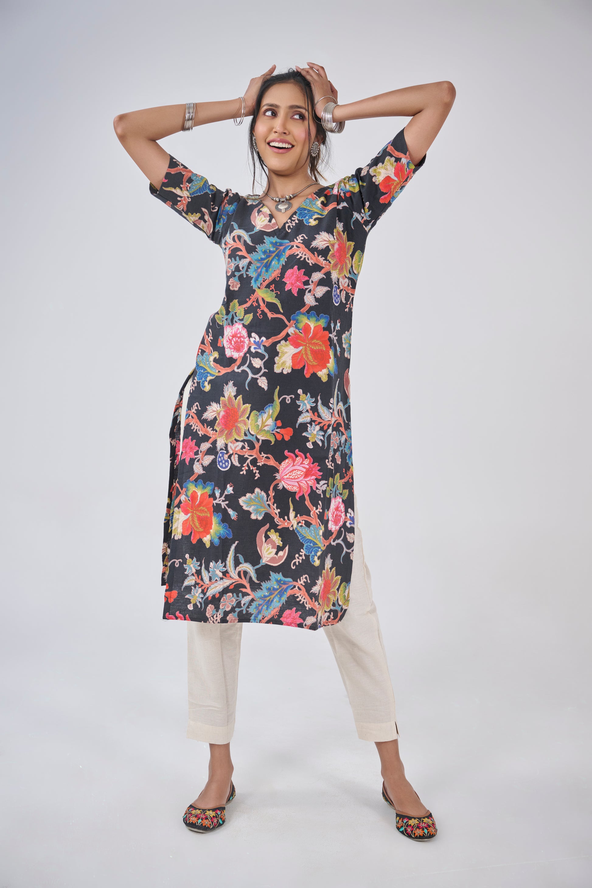 BLACK FLORAL 'V' NECK KURTA TOP BESU INDIA