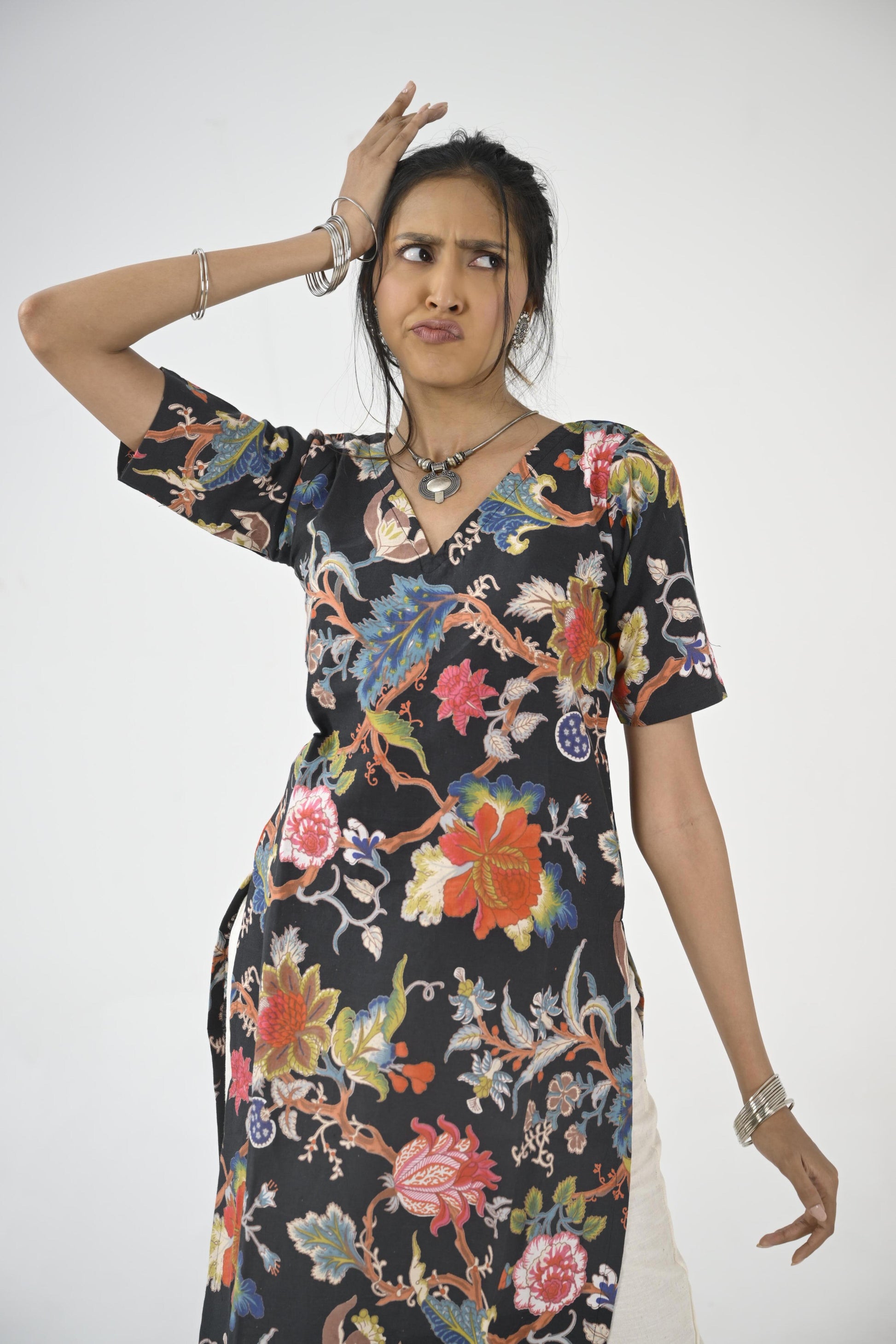 BLACK FLORAL 'V' NECK KURTA TOP BESU INDIA