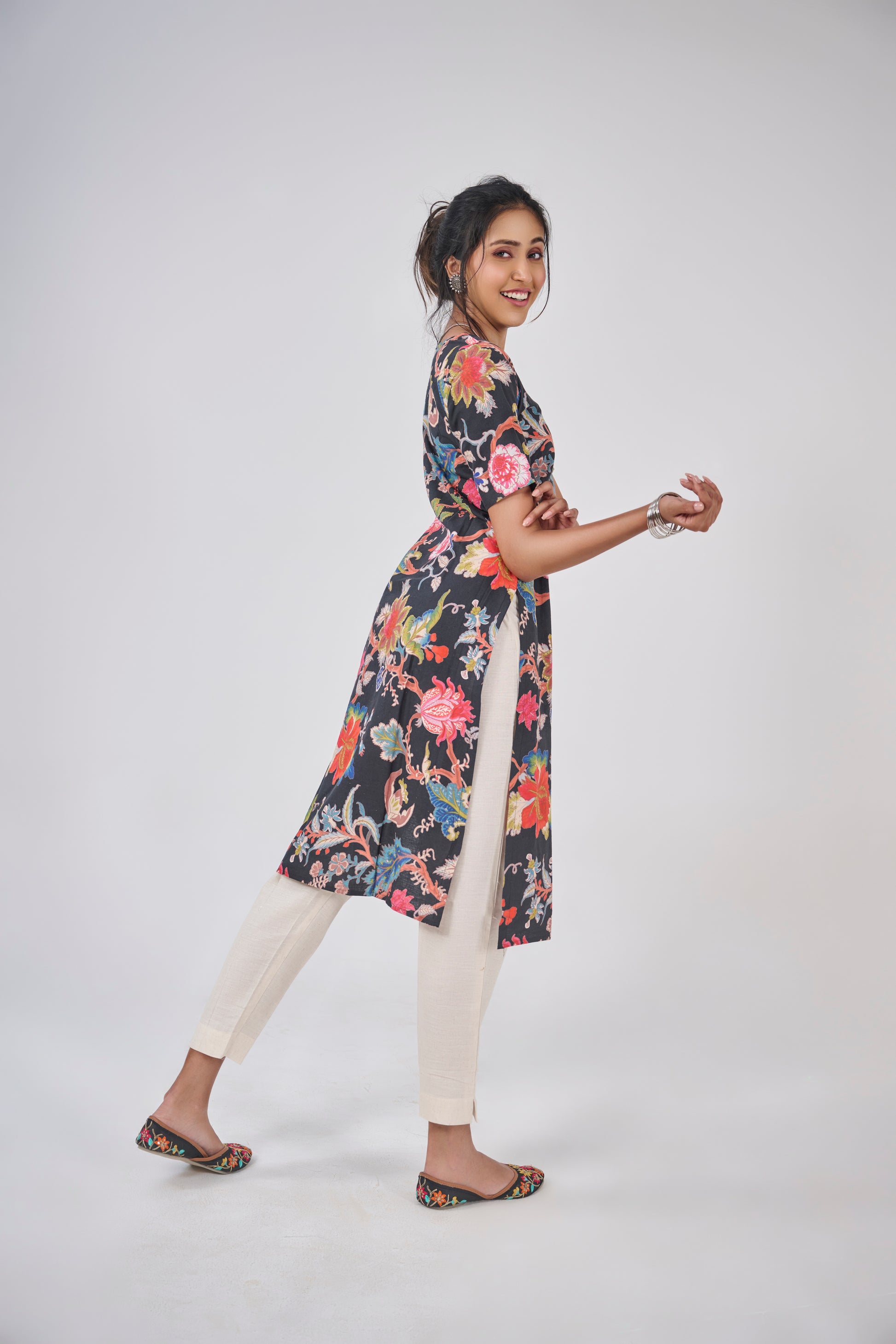 BLACK FLORAL 'V' NECK KURTA TOP BESU INDIA
