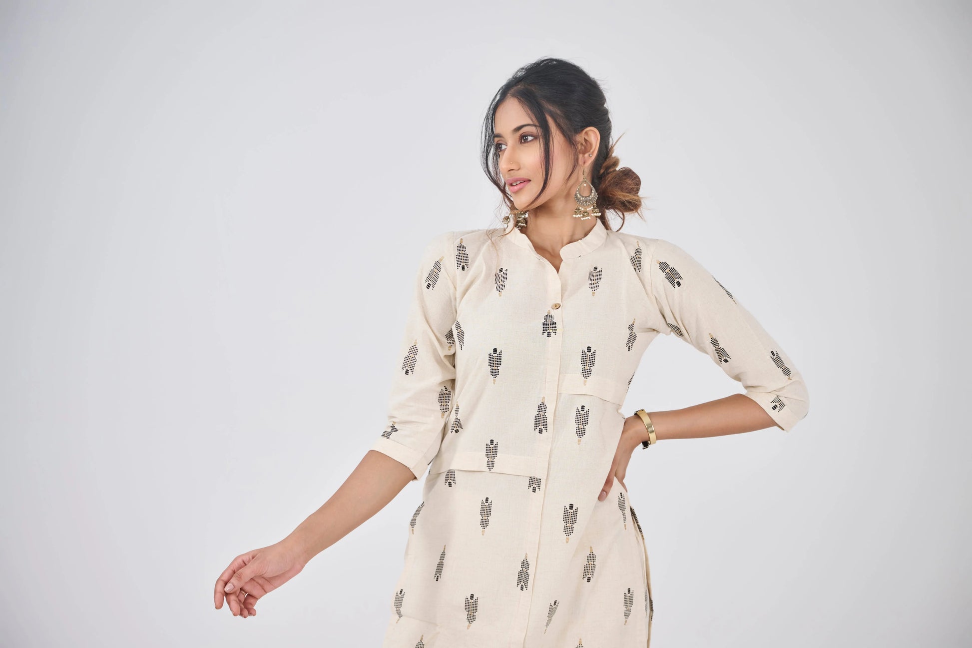 A MOTIF PRINTED CO-ORD KURTA SET BESU INDIA