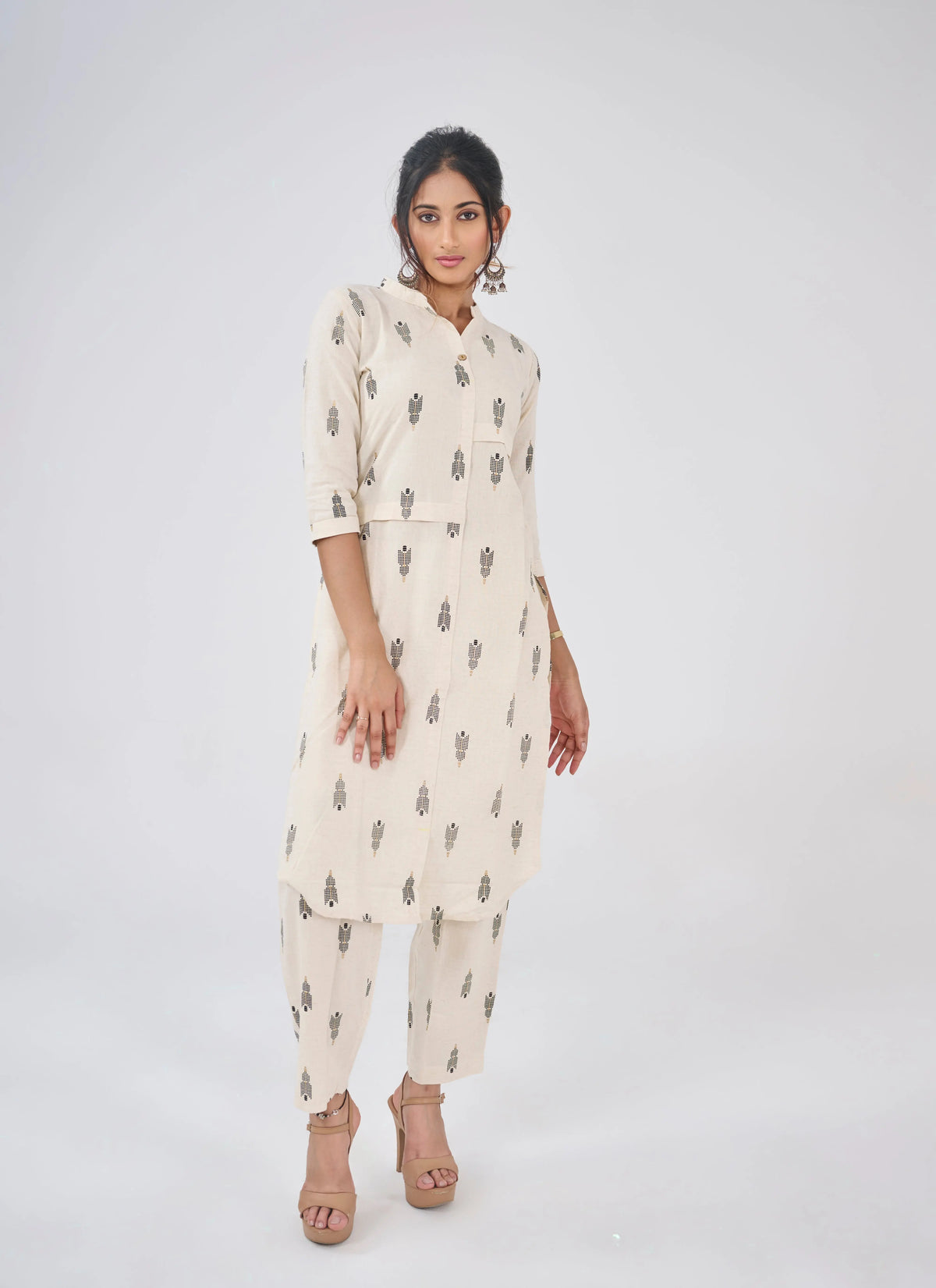 A MOTIF PRINTED CO-ORD KURTA SET BESU INDIA