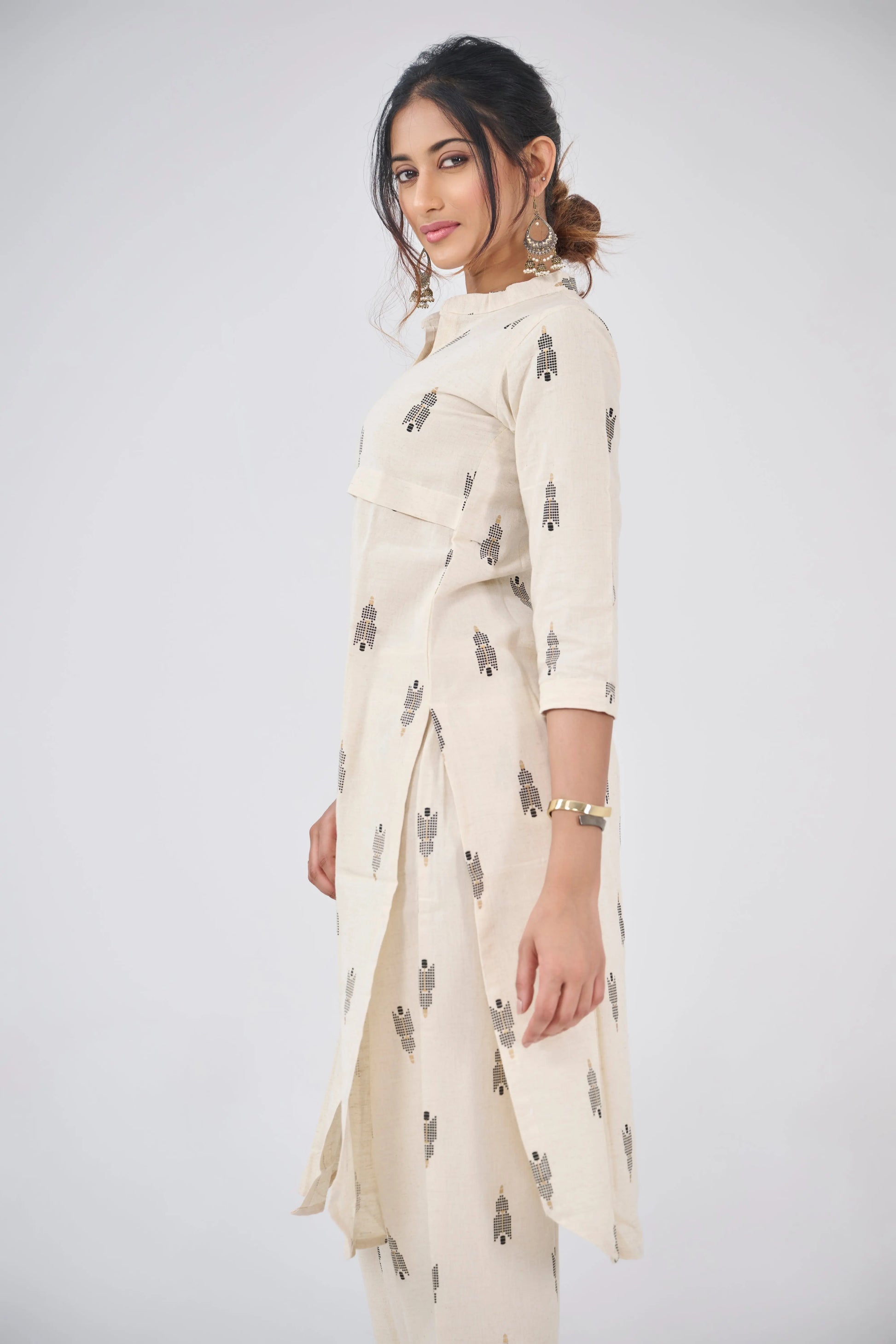 A MOTIF PRINTED CO-ORD KURTA SET BESU INDIA