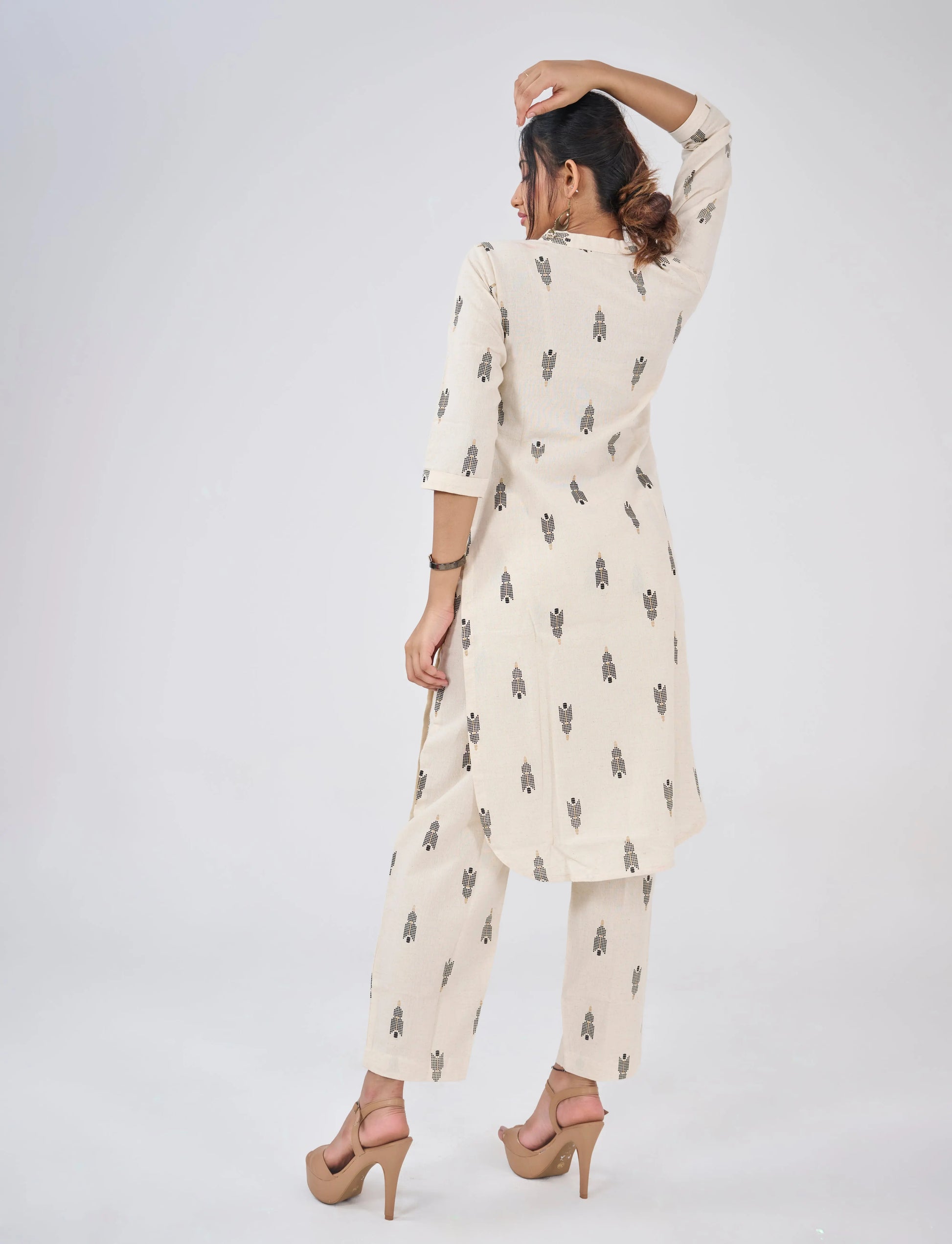 A MOTIF PRINTED CO-ORD KURTA SET BESU INDIA