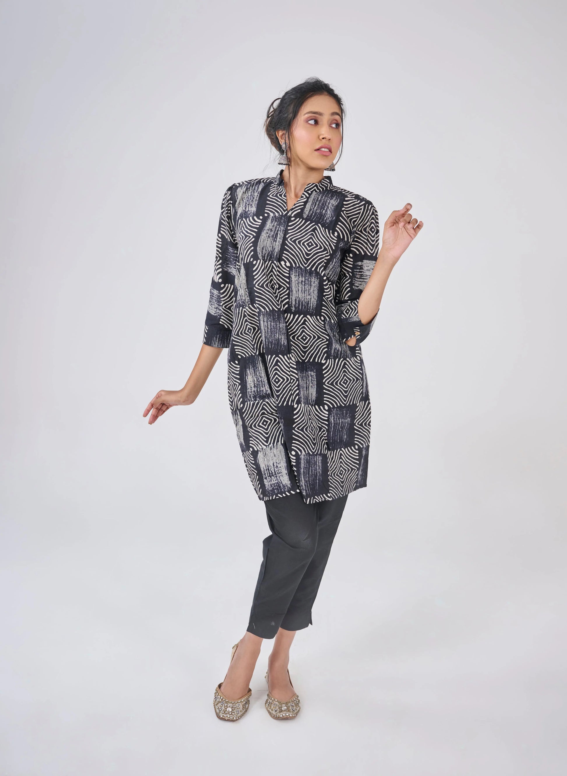 BLACK BLOCK CHECKS TOP BESU INDIA