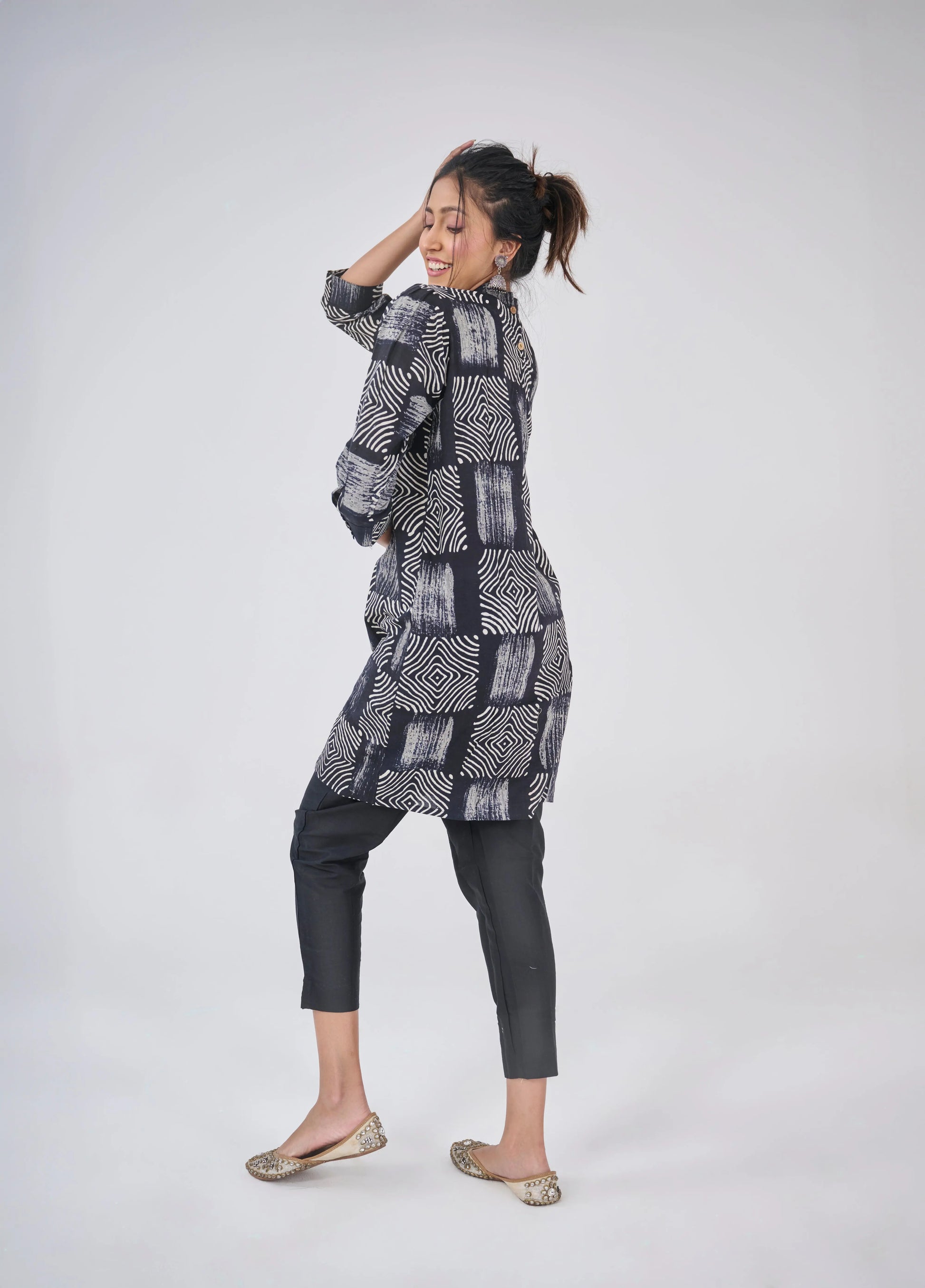 BLACK BLOCK CHECKS TOP BESU INDIA