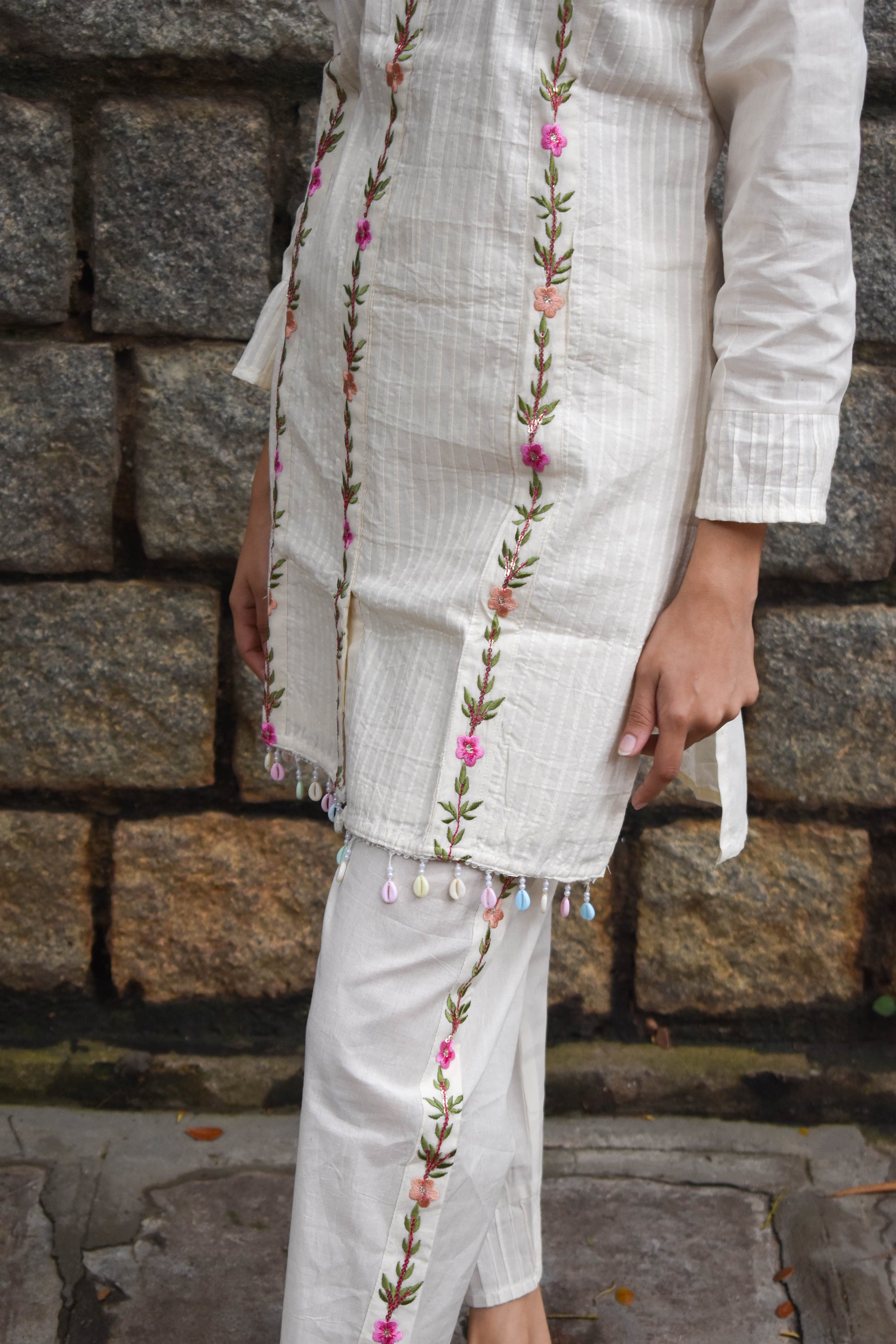OFF WHITE COTTON KURTA SET WITH THREAD EMBROIDERY BESU INDIA