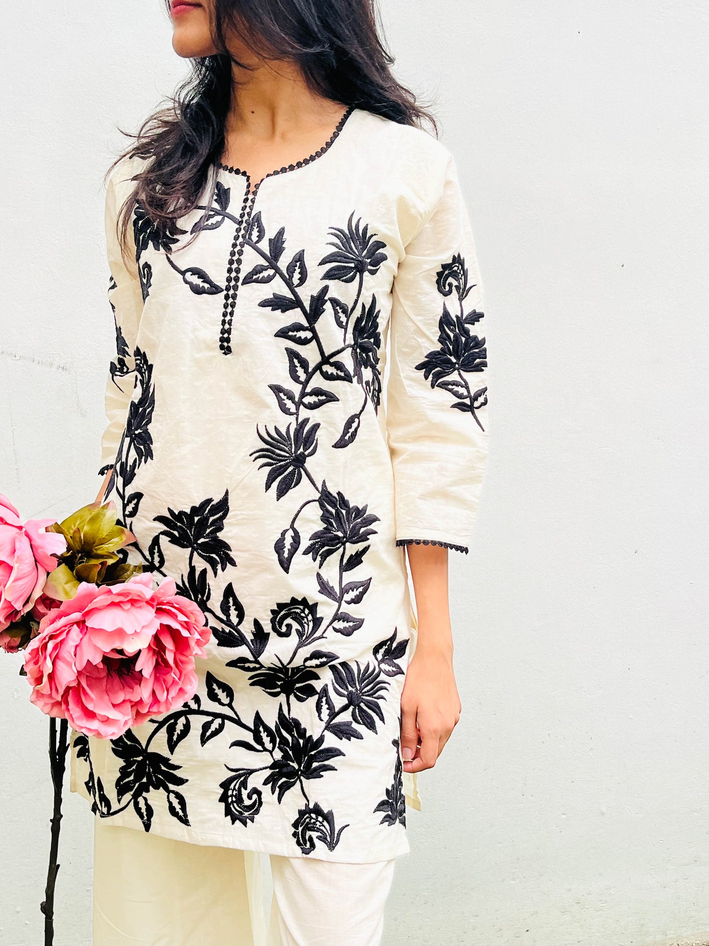 THREAD EMBROIDERED BLACK AND WHITE COTTON KURTA SET BESU INDIA