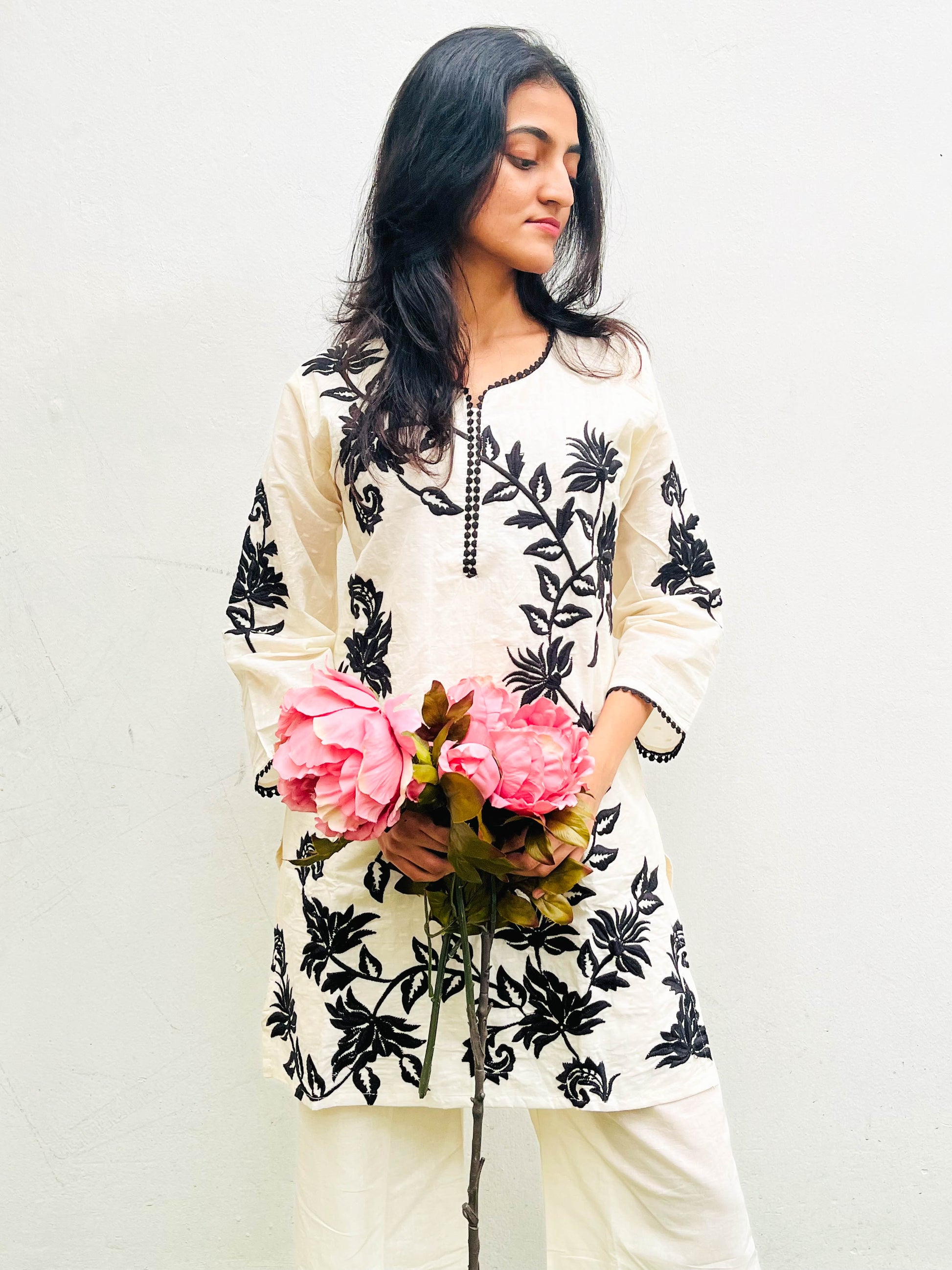 THREAD EMBROIDERED BLACK AND WHITE COTTON KURTA SET BESU INDIA