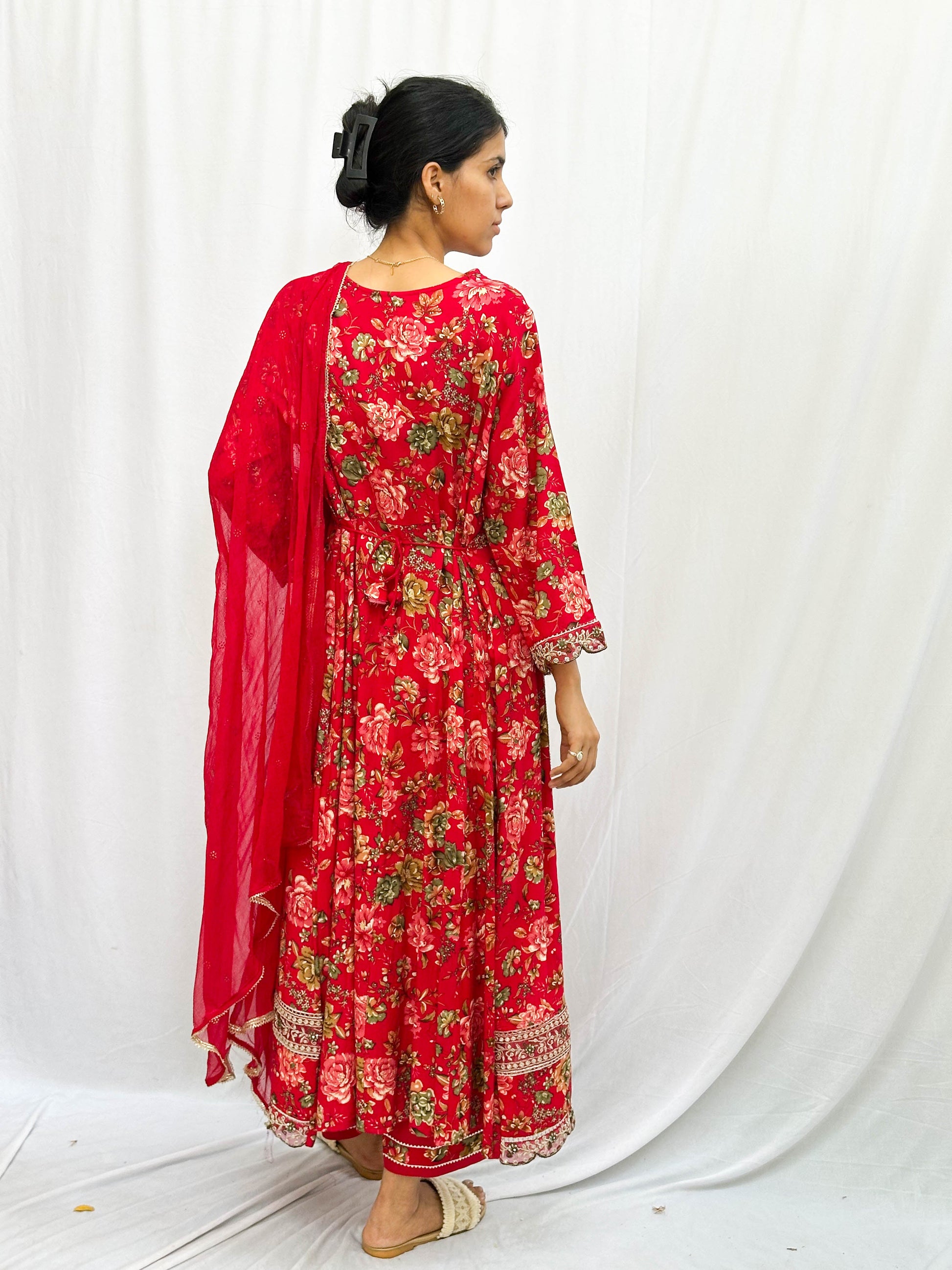 RED FLORAL EMBROIDERED KURTA SET BESU INDIA