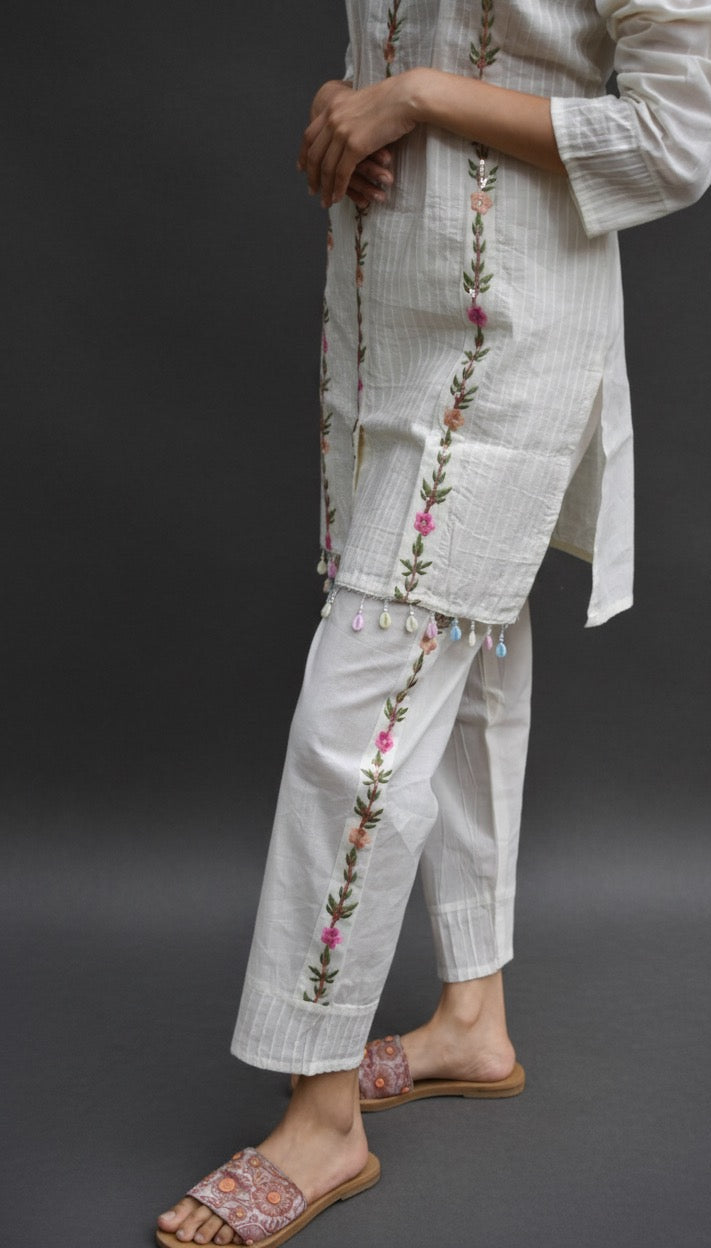 OFF WHITE COTTON KURTA SET WITH THREAD EMBROIDERY BESU INDIA