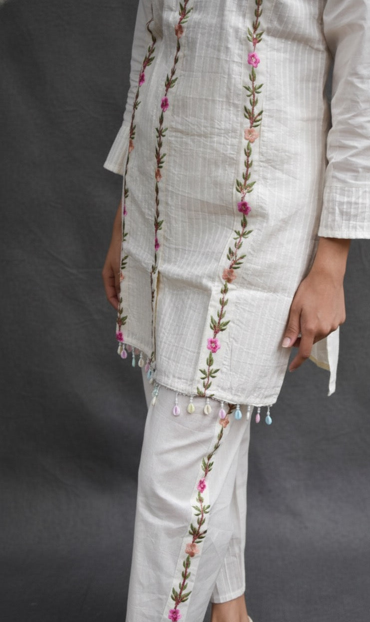 OFF WHITE COTTON KURTA SET WITH THREAD EMBROIDERY BESU INDIA