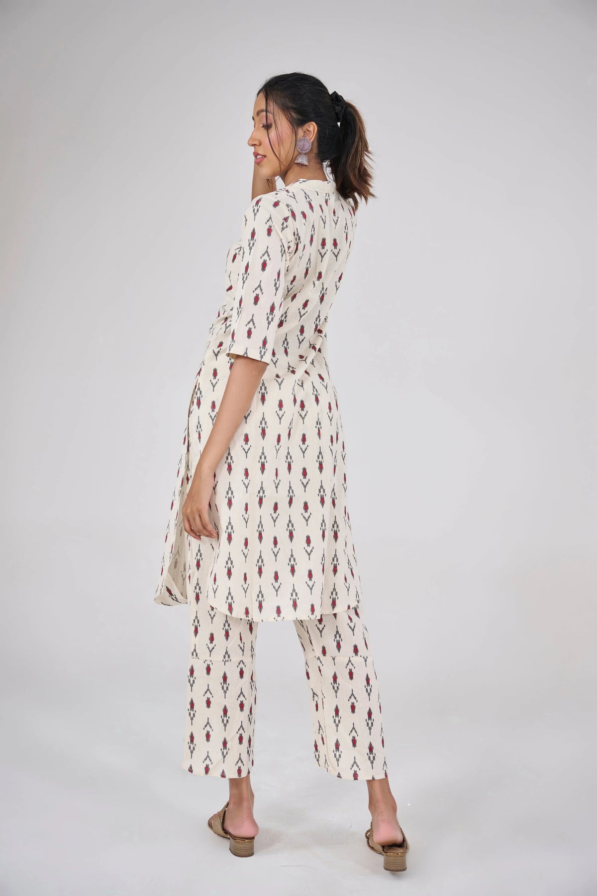 ACTOR SHRUTI PRAKASH IN OUR IKKAT PRINT COTTON KURTA SET BESU INDIA